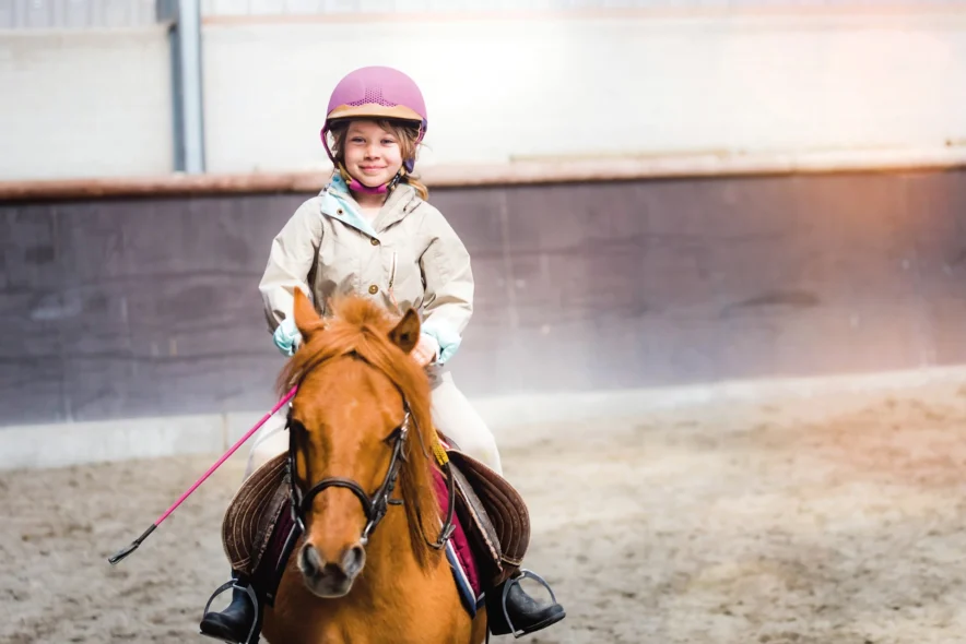 Classe découverte équitation pour enfants en Auvergne